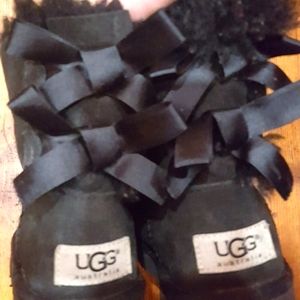 Girls Black Ugg boots w/bows - size 10 little girl